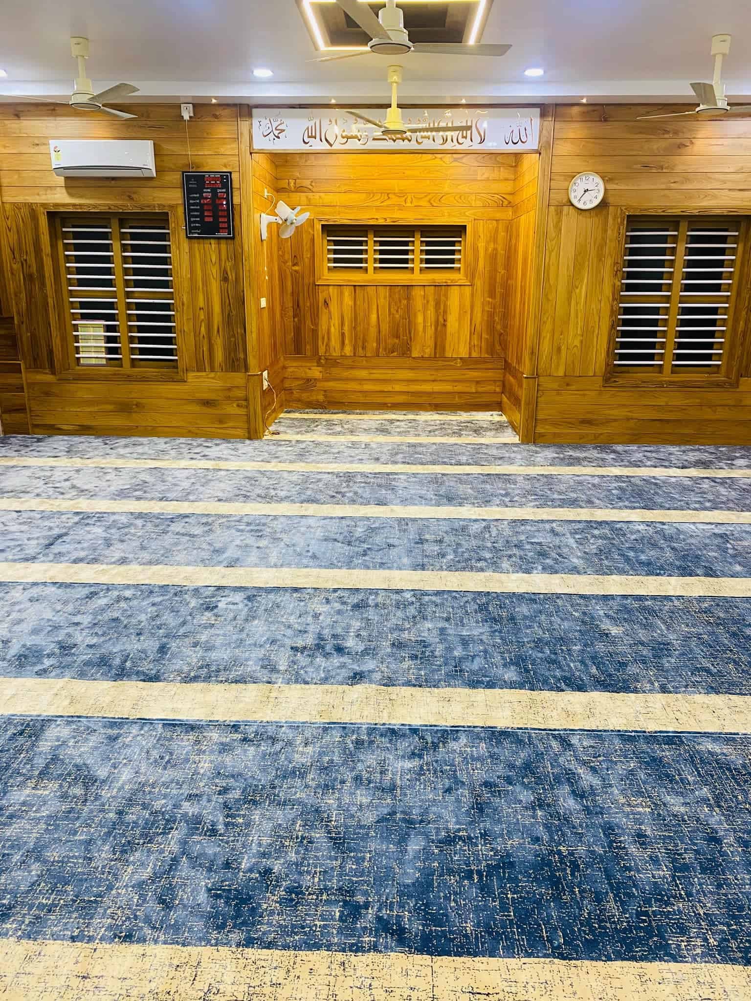 Newly installed premium quality masjid carpet in a large Calicut mosque
    